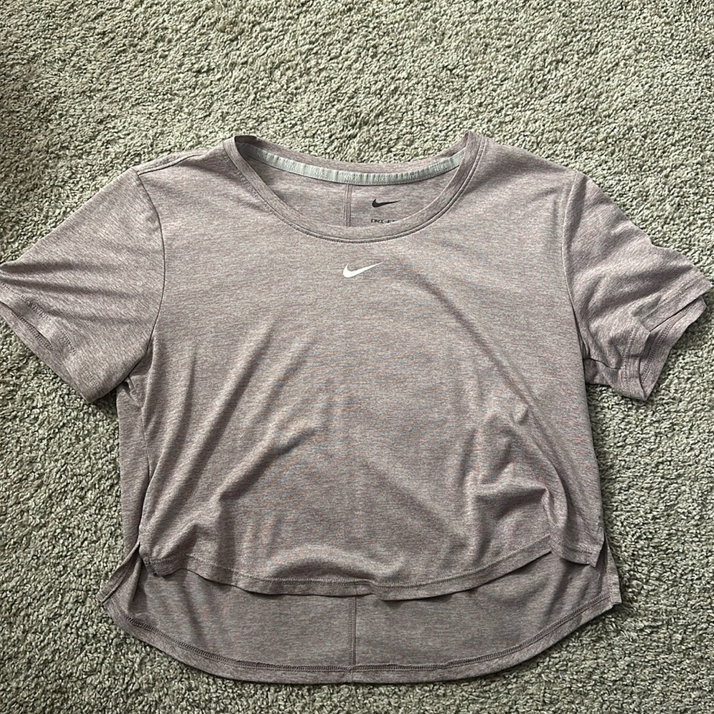 cropped nike tee